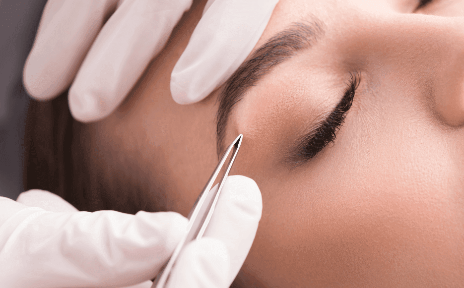 Eyebrow shaping and tinting